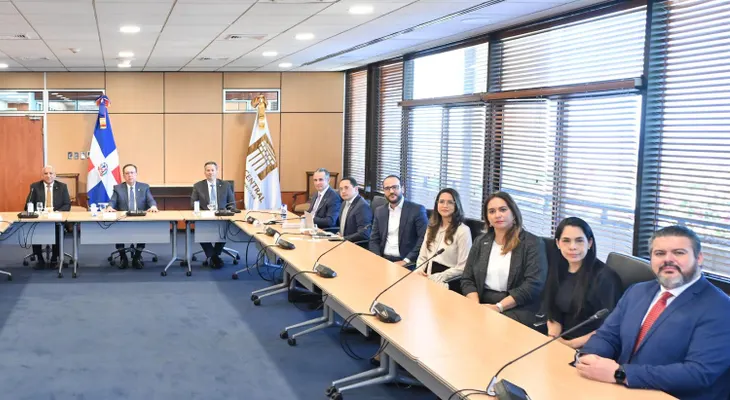 Valdez Albizu se reunió con los ejecutivos Cámara Dominicana del Mercado de Capitales