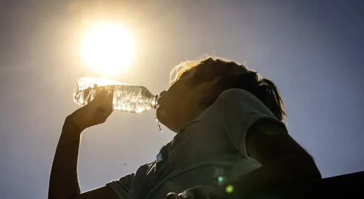 Calor extremo y polvo del Sahara elevan riesgo de deshidratación en RD