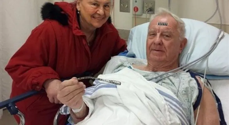 Extraen a hombre palanca de carro tenía incrustada en brazo hacia 51 años