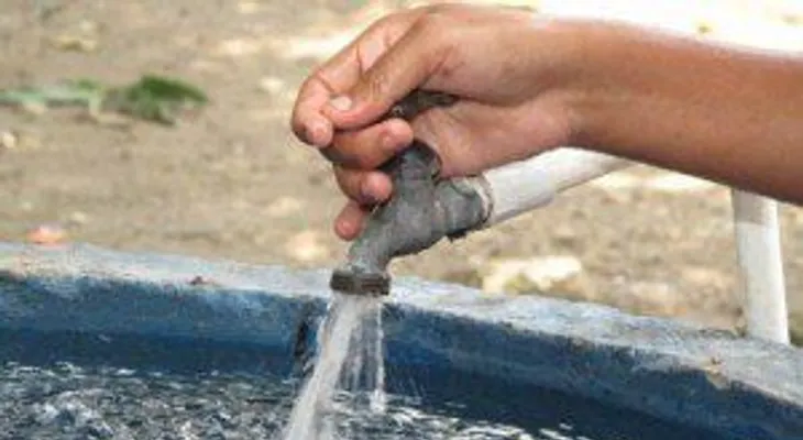 Jamaica construye tanque de 378.000 litros de agua para suplir población