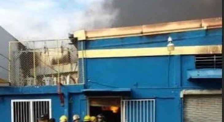 Fuego afecta zona franca en La Vega