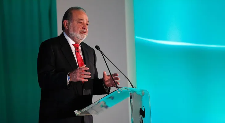 Carlos Slim le habla a México en una inusual rueda de prensa