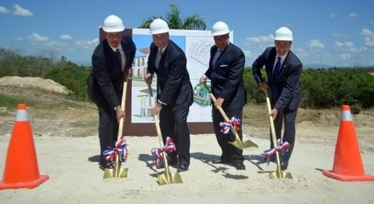 Ministro MOPC deja iniciado trabajos proyecto habitacional de empleados Embajada EEUU