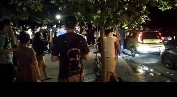 Decenas de fans de Pokemon Go corren para capturar un Pokémon en Central park