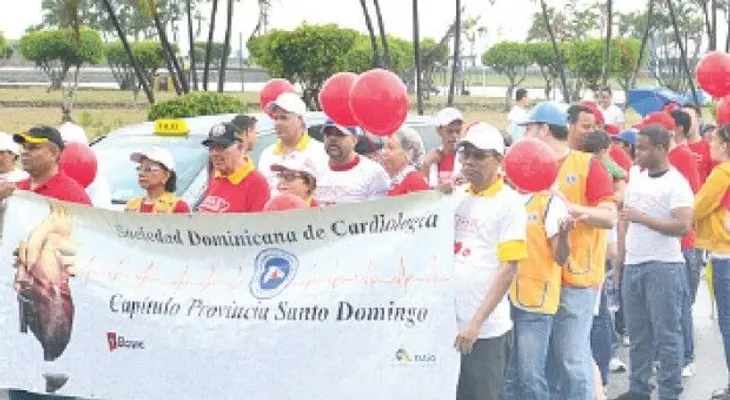 Celebran el Mes del Corazón con una caminata
