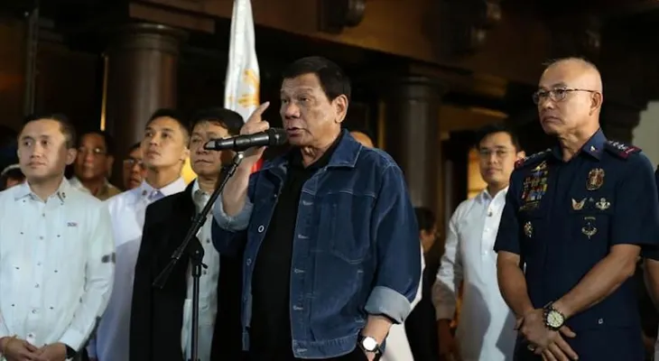 El presidente de Filipinas, Rodrigo Duterte, amenaza con â??matarâ? a los policías que están bajo investigación