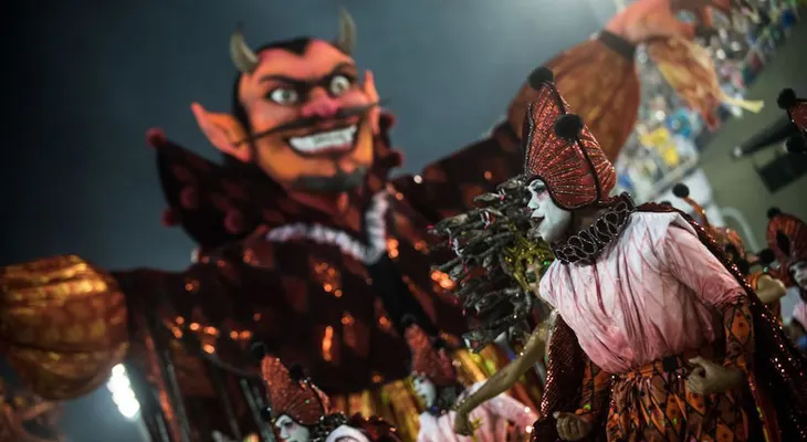 Varios heridos al desplomarse una carroza en el desfile de Carnaval de Río