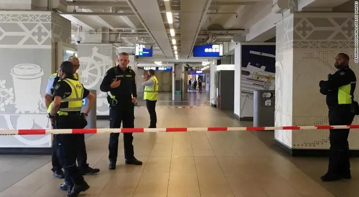 Ataque en Ámsterdam: detienen al sospechoso que apuñaló a varias personas en la estación central