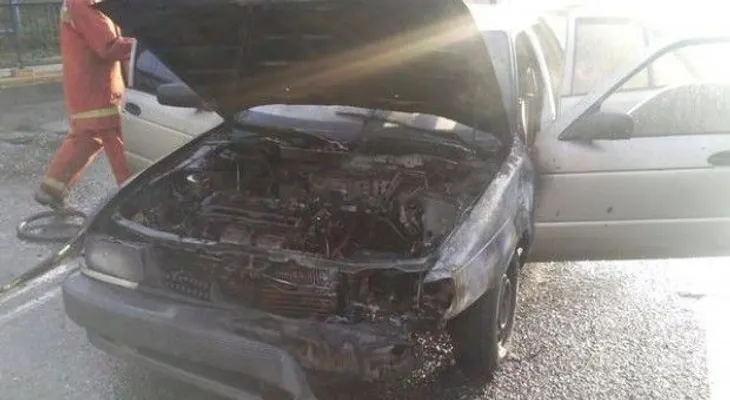 Carro se incendia en la 27 de Febrero con Máximo Gómez