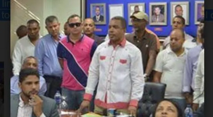Vocero regidores PLD, Wilson Dìaz exhorta población a integrarse en jornada de limpieza 