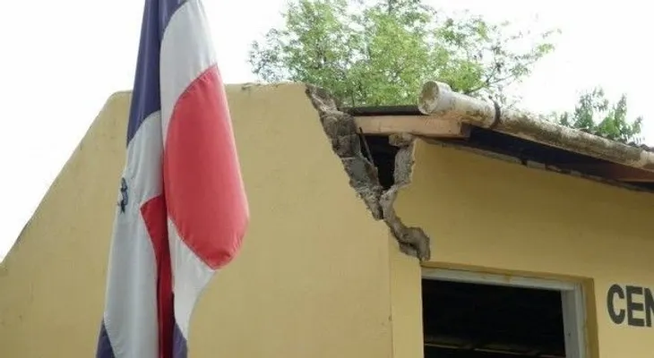 Escuela de El Aguacate está a punto de colapsar