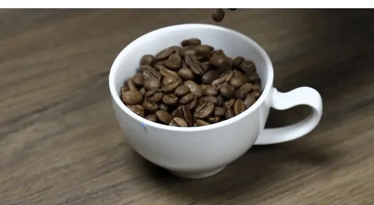 ¿Cuánto café es saludable tomar al día?