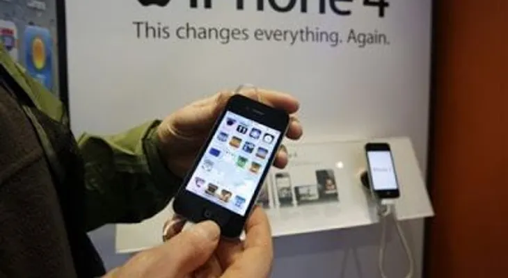 Joven recibe descarga eléctrica de iPhone 4 y queda en coma