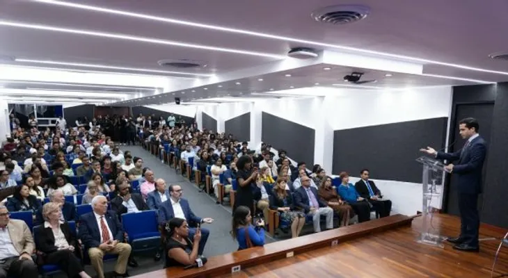 Omar Fernández aboga por un Congreso más fiscalizador y equilibrado