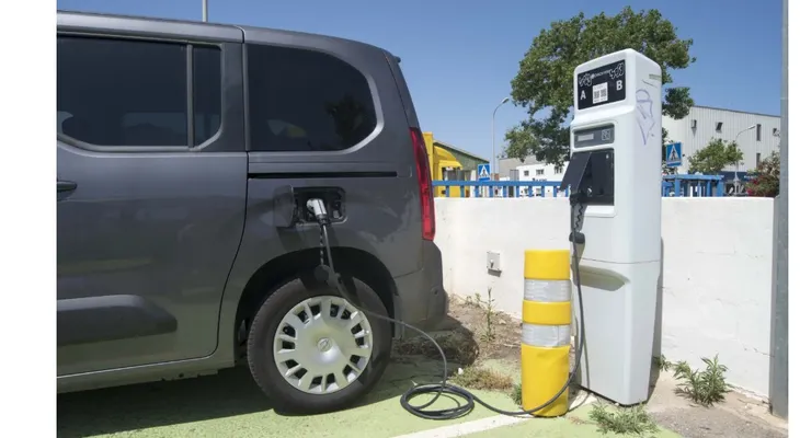 Extremadura ofrece hasta 9.900 ? para comprar coche eléctrico.