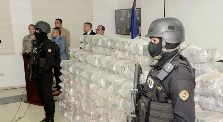  DNCD decomisa mil 425 paquetes de drogas en San Cristóbal 