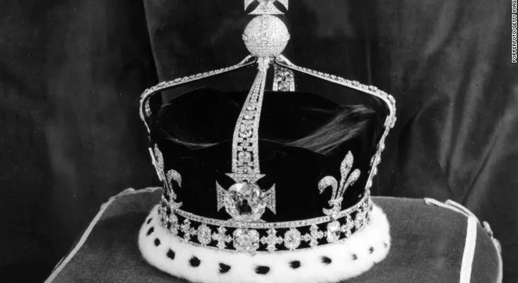 India reclama a Reino Unido el diamante de la corona de la reina madre