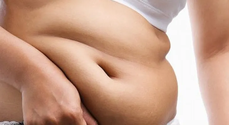 8 razones por las que tu abdomen tiende a acumular grasa