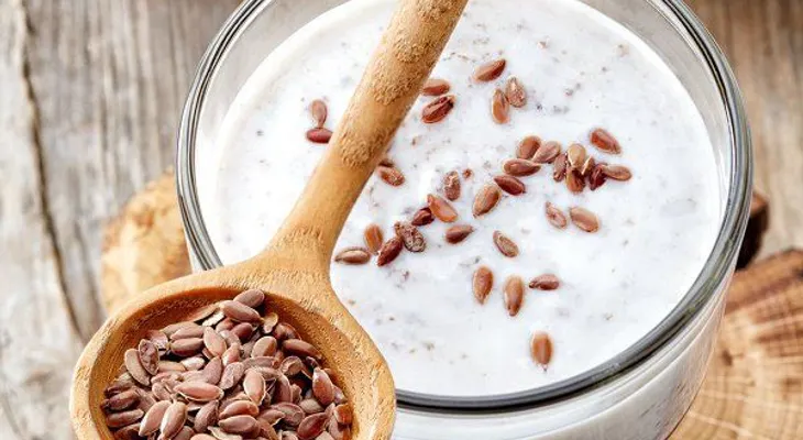 Solo necesitas ingerir harina de linaza con kéfir, para tener unos intestinos sanos y libres de toxinas