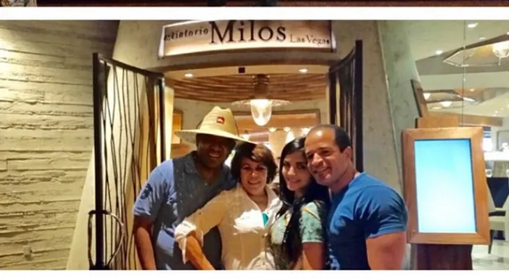 Circula foto en redes alcalde gastó 33 millones viendo pelea boxeo