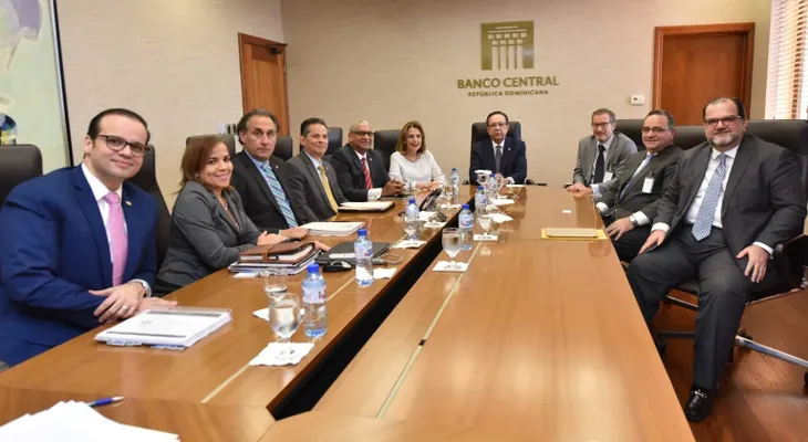 Valdez Albizu se reúne con ejecutivos internacionales del sector eléctrico que le anunciaron sus planes de inversión en el país