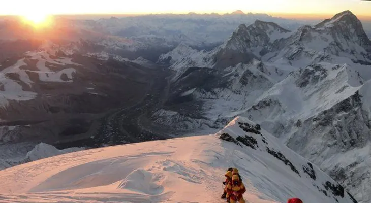 Alud en el Everest deja al menos 12 muertos y tres desaparecidos