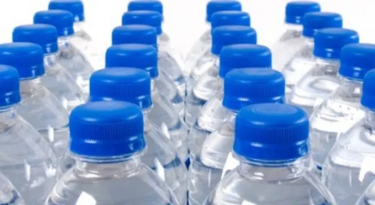 Si eres de los que compra botellas de agua, debes saber esto URGENTEMENTE!
