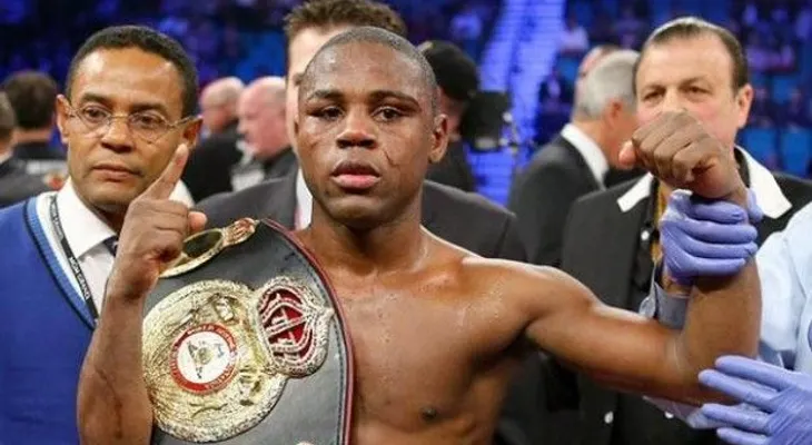 El dominicano Abejón Fortuna gana cetro súper pluma ante Vázquez
