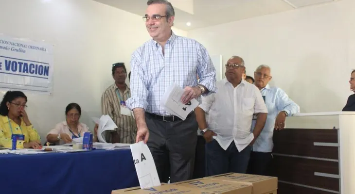 Abinader resalta entusiasmo, orden y participación en elecciones del PRM