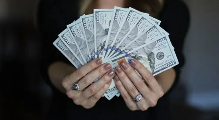Recibe ofertas millonarias hombre que puso en venta a su novia por eBay