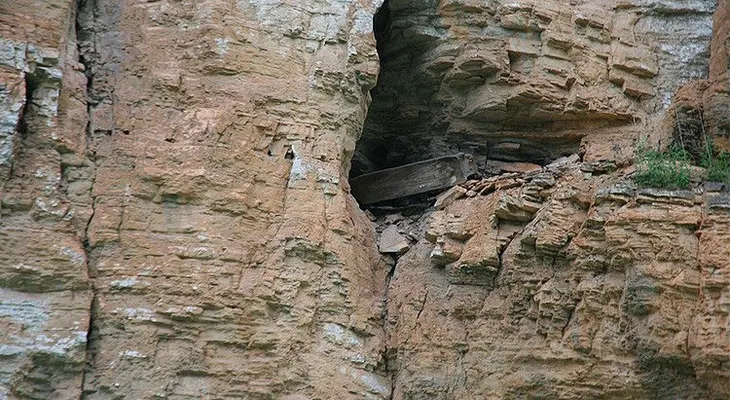 China: Encuentran uno de los cementerios colgantes más grandes jamás descubiertos