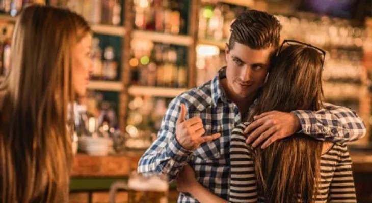 Señales físicas de que tu pareja no es fiel