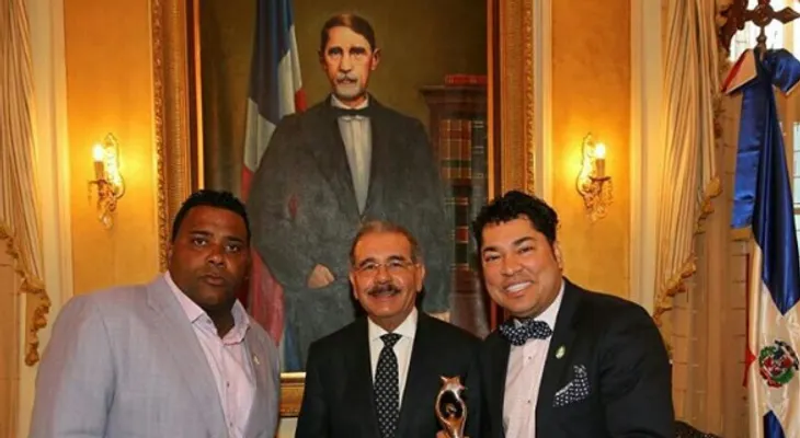 El "Pacha" le lleva su soberano al presidente Danilo Medina; dicen que es un "lambón"