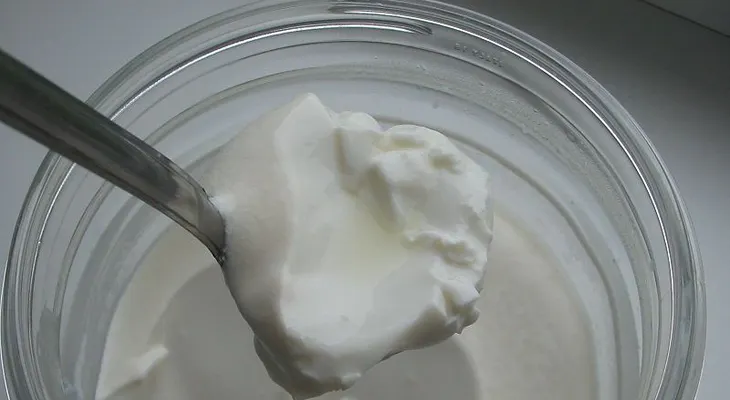 Mascarilla de leche agria para nutrir el cutis