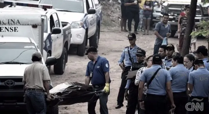 Violan, empalan y queman a una mujer en Colombia