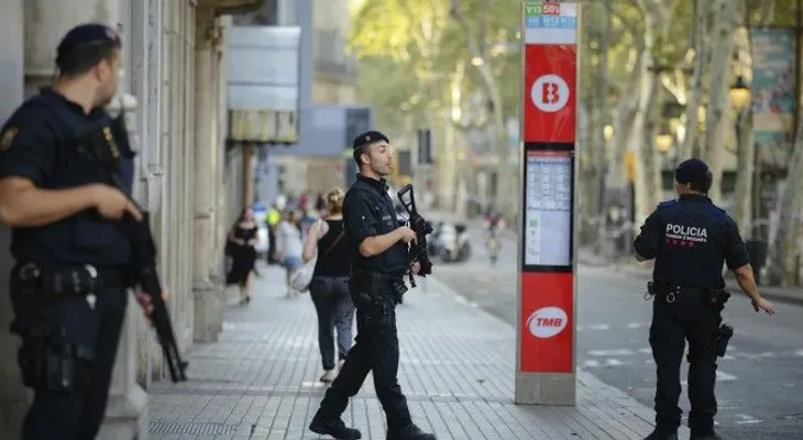 La policía cree que una célula de 12 personas participó en atentados en España