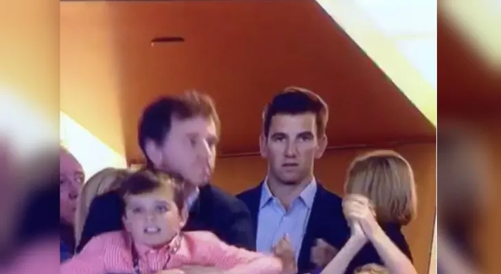 Eli Manning explica la extraña reacción que tuvo cuando su hermano ganó el Super Bowl