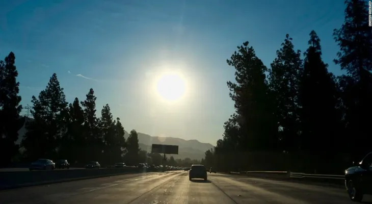 Ola de calor en Los Ángeles tiene sin energía eléctrica a más de 12.000 personas