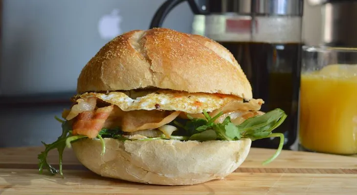 Periodista del New York Post prepara 300 sandwiches para que novio le proponga matrimonio