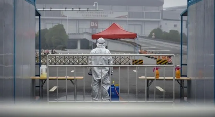Esto parece no tener final: China eleva a 2.592 muertos por coronavirus; 77.150 infectados