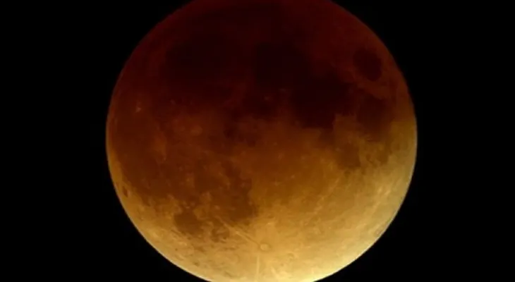 8 de octubre (miércoles) ocurrirá un raro eclipse total de luna sangrante 