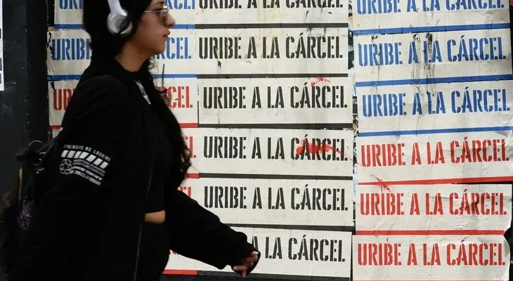 La condena a Álvaro Uribe Vélez agita la política en Colombia en vísperas elecciones 2026