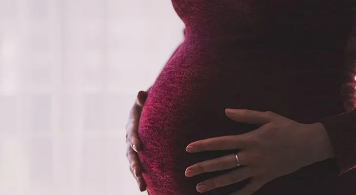 Cambios hormonales y baja autoestima afectan la vida sexual, tras el embarazo 
