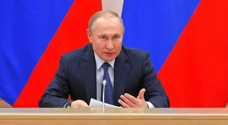 Putin advierte que "mientras yo sea presidente, no habrá matrimonio homosexual en Rusia"