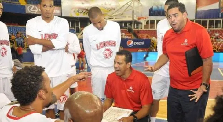 Leones derrotan a los Cocolos y se quedan solos en el segundo
