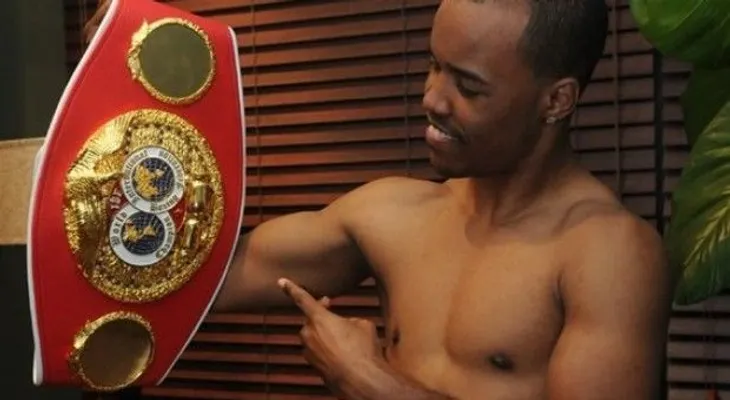 Excampeón mundial dominicano Argenis Méndez, sufre duro KO