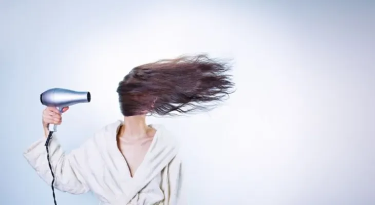 Has estado secando mal tu cabello toda la vida, así debes hacerlo