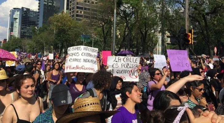 Vivas nos queremos: mujeres marchan en contra de los feminicidios en México
