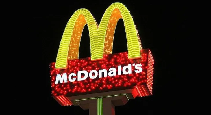Encarcelan a un hombre en EE.UU. por llamar al 911 para quejarse de McDonald's  