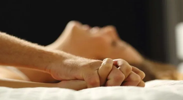 El sexo se ha vuelto tan fácil, que el amor se ha vuelto difícil.....